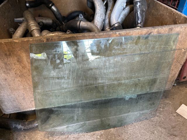 bontott VW GOLF V Bal hátsó Ablak