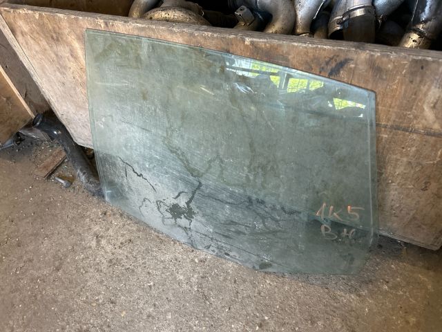 bontott VW GOLF V Bal hátsó Ablak