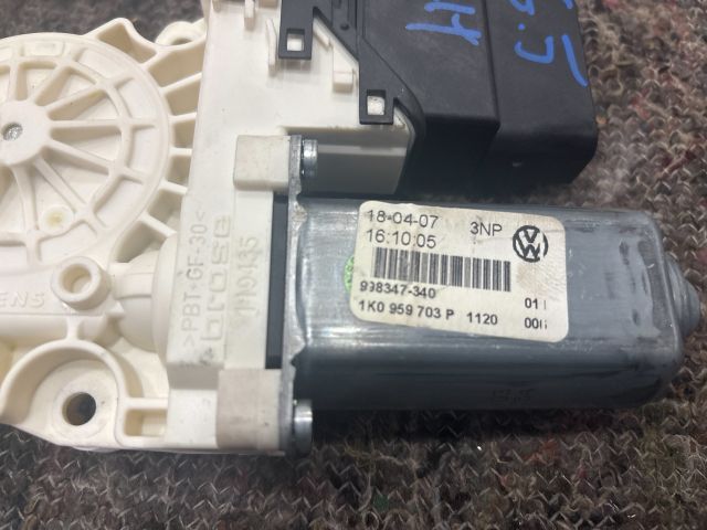 bontott VW GOLF V Bal hátsó Ablakemelő Motor