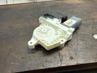 bontott VW GOLF V Bal hátsó Ablakemelő Motor