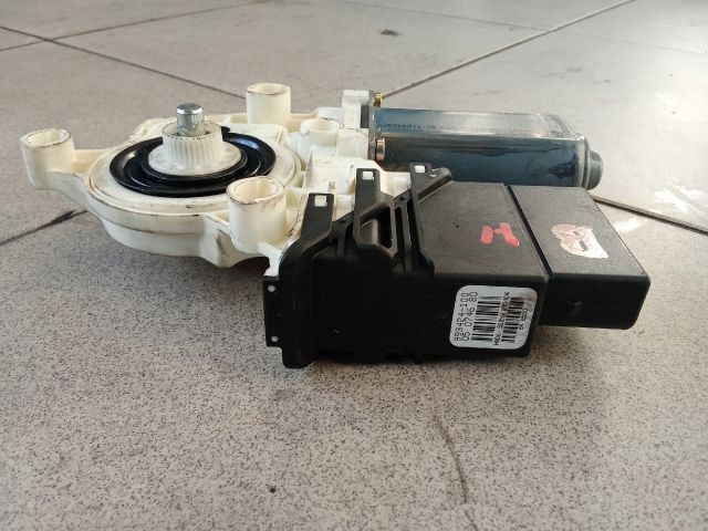 bontott VW GOLF V Bal hátsó Ablakemelő Motor