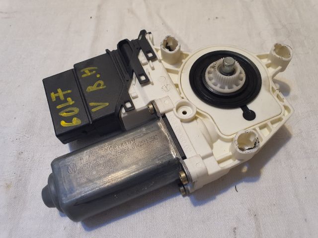 bontott VW GOLF V Bal hátsó Ablakemelő Motor