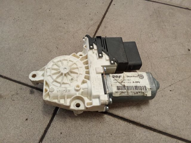 bontott VW GOLF V Bal hátsó Ablakemelő Motor