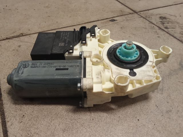 bontott VW GOLF V Bal hátsó Ablakemelő Motor