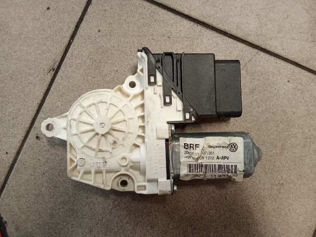 bontott VW GOLF V Bal hátsó Ablakemelő Motor