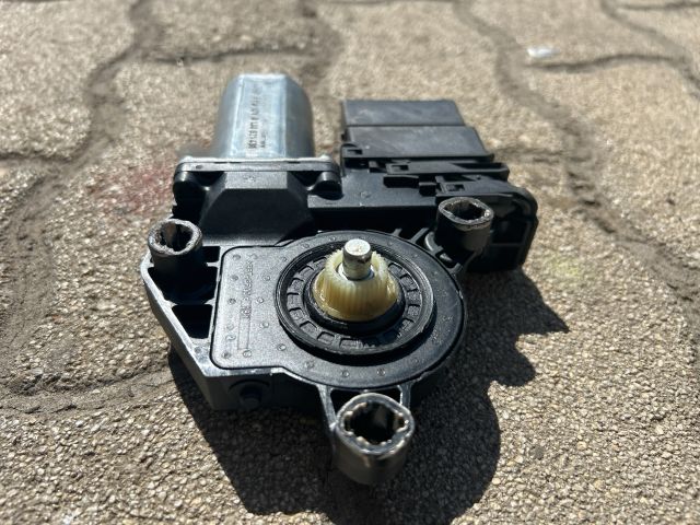 bontott VW GOLF V Bal hátsó Ablakemelő Motor