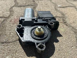 bontott VW GOLF V Bal hátsó Ablakemelő Motor