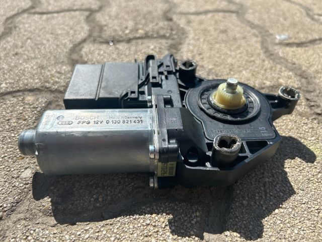 bontott VW GOLF V Bal hátsó Ablakemelő Motor