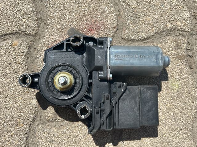bontott VW GOLF V Bal hátsó Ablakemelő Motor