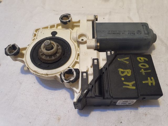 bontott VW GOLF V Bal hátsó Ablakemelő Motor