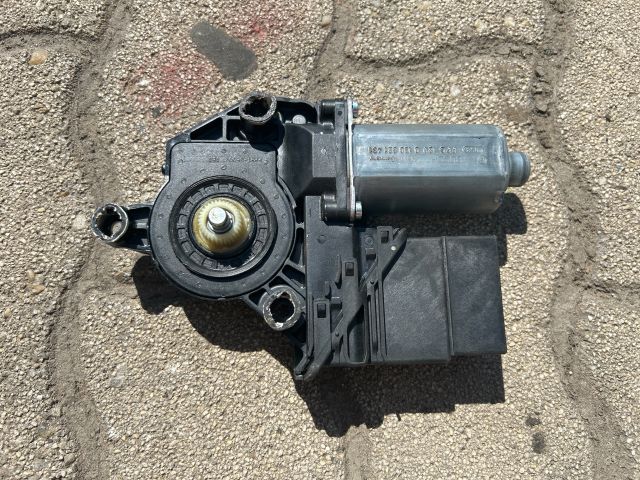 bontott VW GOLF V Bal hátsó Ablakemelő Motor