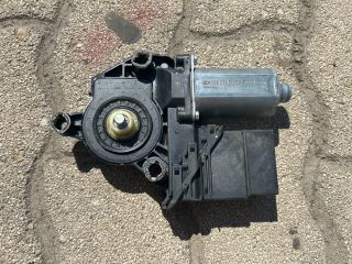 bontott VW GOLF V Bal hátsó Ablakemelő Motor