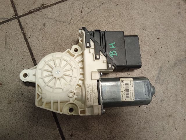 bontott VW GOLF V Bal hátsó Ablakemelő Motor