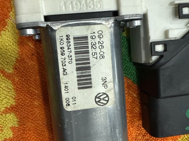 bontott VW GOLF V Bal hátsó Ablakemelő Motor