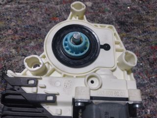 bontott VW GOLF V Bal hátsó Ablakemelő Motor