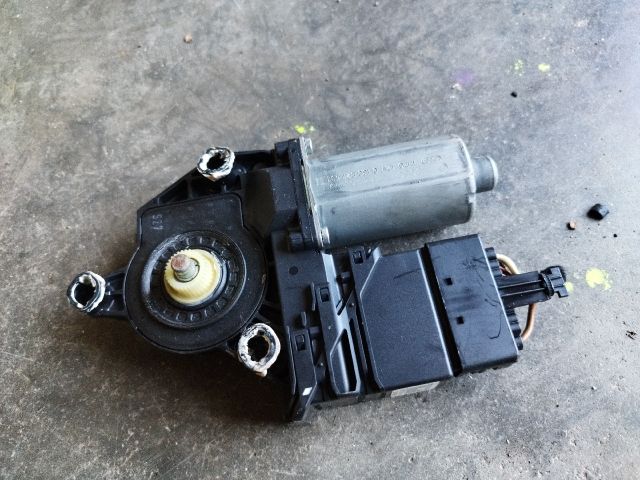 bontott VW GOLF V Bal hátsó Ablakemelő Motor