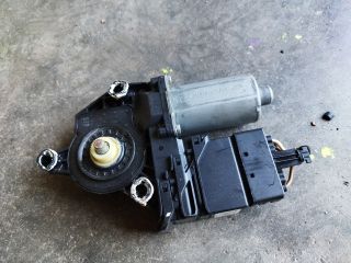 bontott VW GOLF V Bal hátsó Ablakemelő Motor