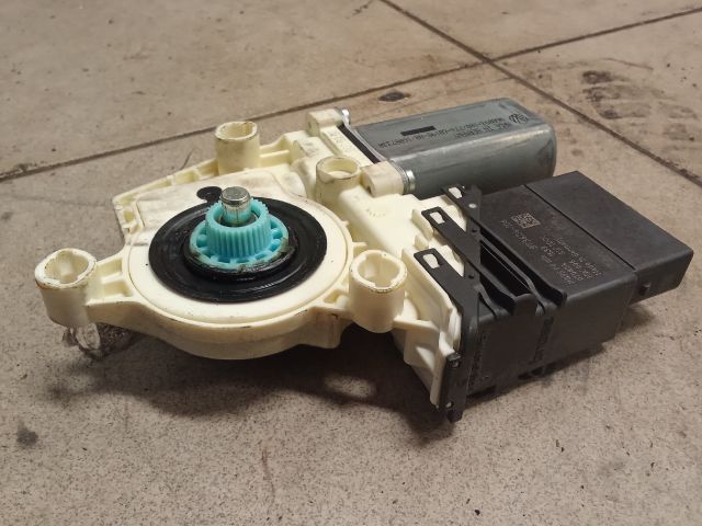 bontott VW GOLF V Bal hátsó Ablakemelő Motor