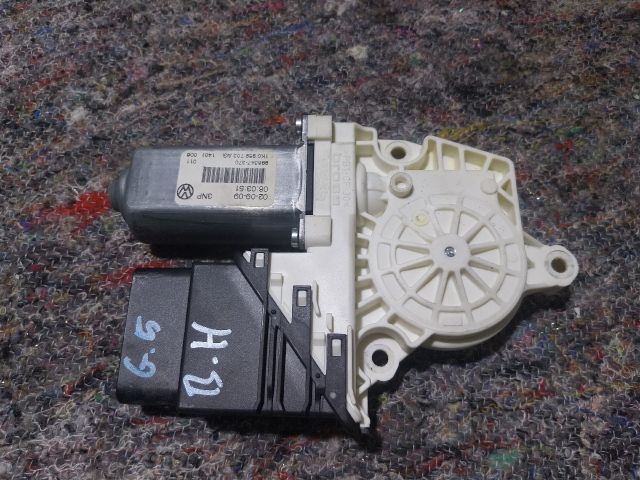 bontott VW GOLF V Bal hátsó Ablakemelő Motor