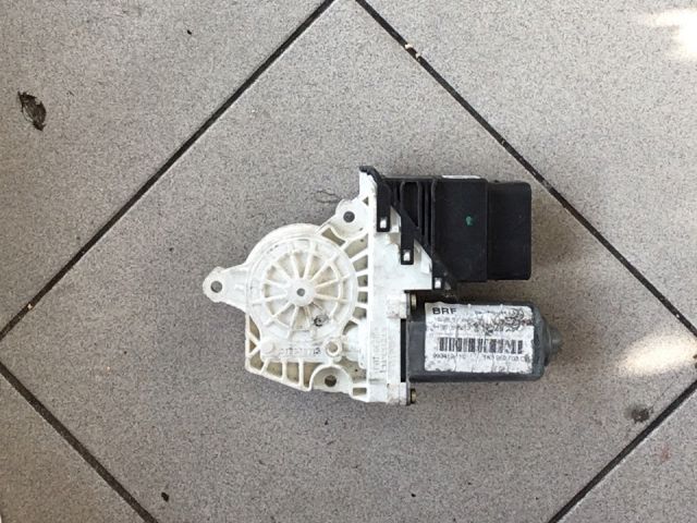 bontott VW GOLF V Bal hátsó Ablakemelő Motor