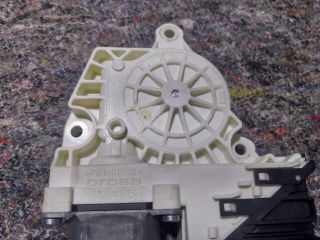 bontott VW GOLF V Bal hátsó Ablakemelő Motor