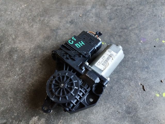 bontott VW GOLF V Bal hátsó Ablakemelő Motor