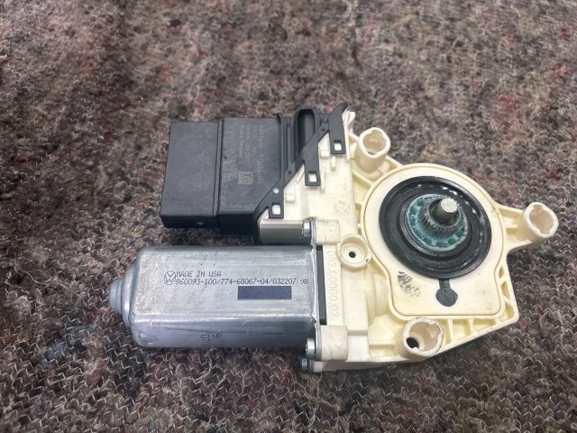 bontott VW GOLF V Bal hátsó Ablakemelő Motor