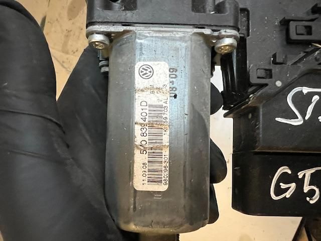 bontott VW GOLF V Bal hátsó Ablakemelő Motor