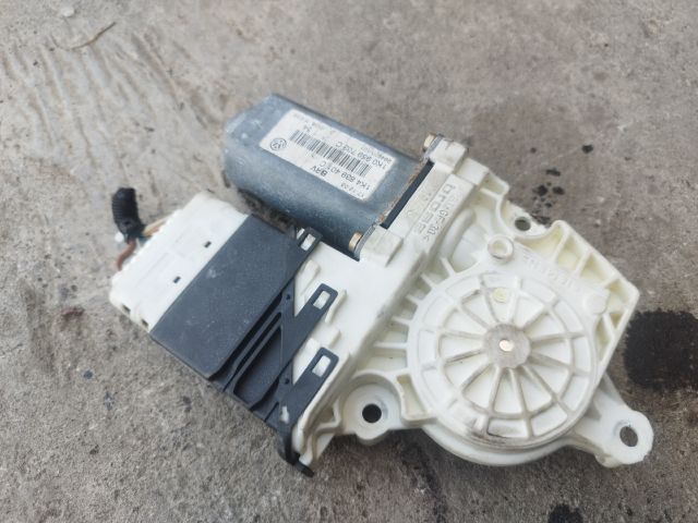 bontott VW GOLF V Bal hátsó Ablakemelő Motor