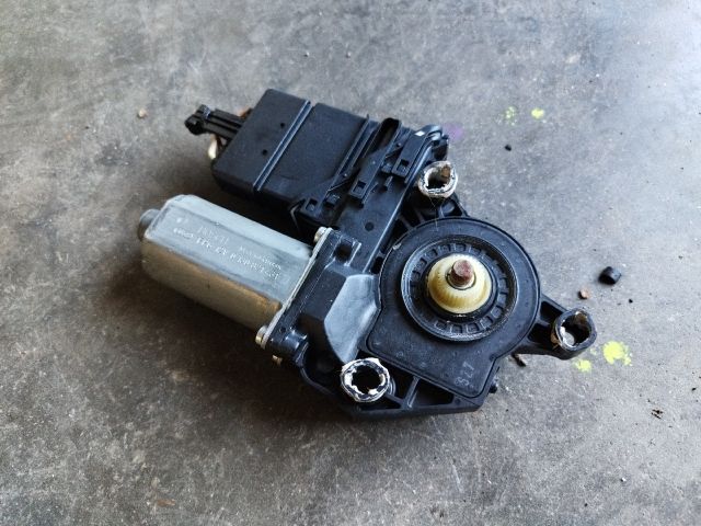 bontott VW GOLF V Bal hátsó Ablakemelő Motor