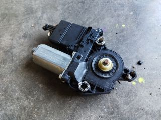 bontott VW GOLF V Bal hátsó Ablakemelő Motor