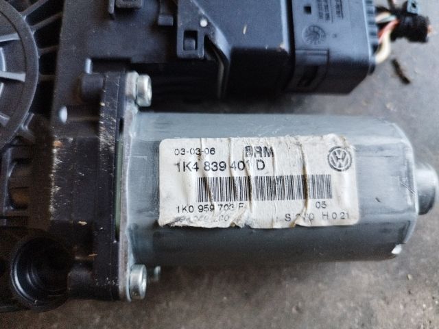 bontott VW GOLF V Bal hátsó Ablakemelő Motor