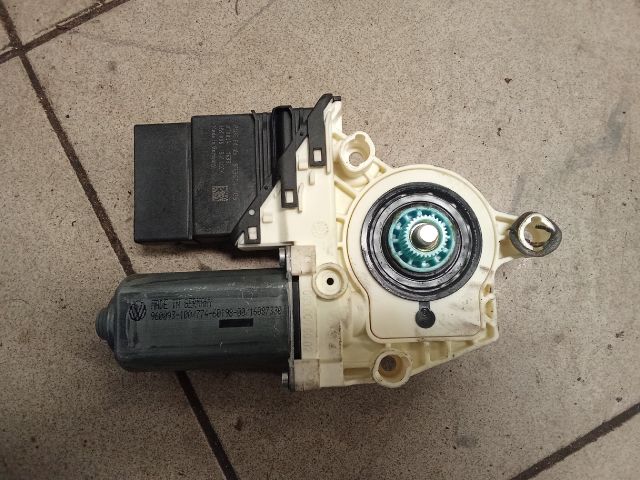 bontott VW GOLF V Bal hátsó Ablakemelő Motor