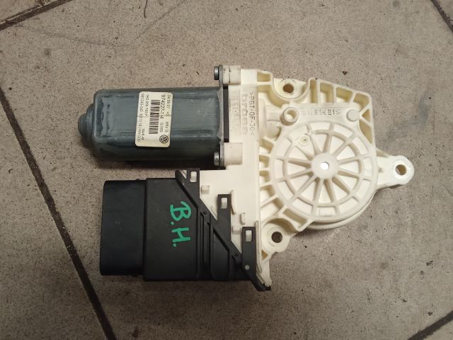 bontott VW GOLF V Bal hátsó Ablakemelő Motor