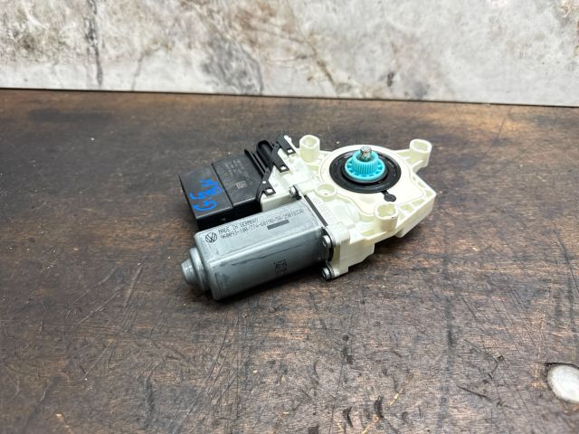 bontott VW GOLF V Bal hátsó Ablakemelő Motor