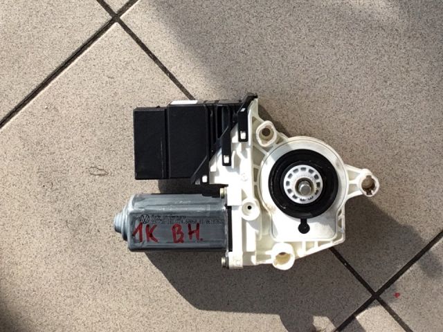 bontott VW GOLF V Bal hátsó Ablakemelő Motor