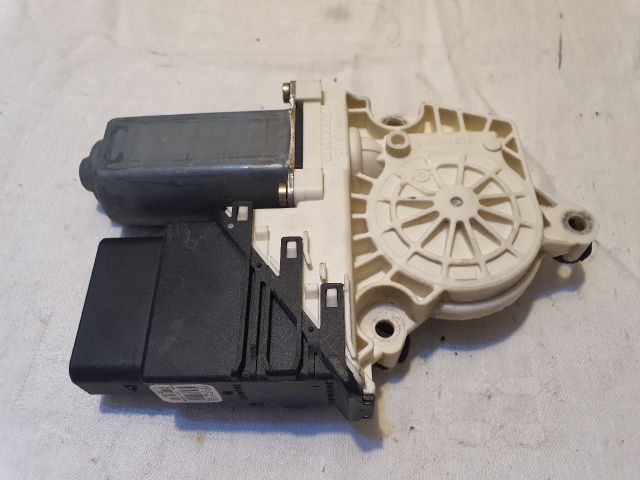 bontott VW GOLF V Bal hátsó Ablakemelő Motor