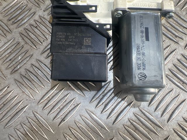 bontott VW GOLF V Bal hátsó Ablakemelő Motor