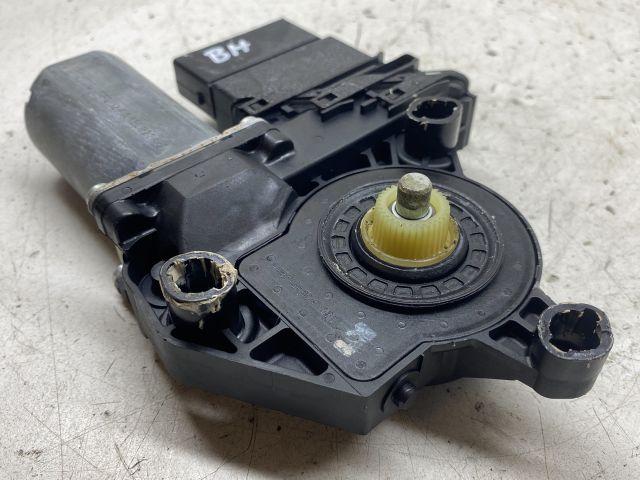 bontott VW GOLF V Bal hátsó Ablakemelő Motor