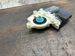 bontott VW GOLF V Bal hátsó Ablakemelő Motor