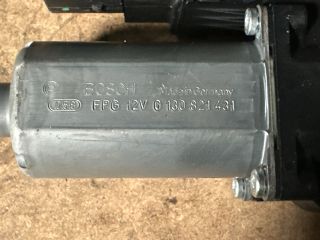 bontott VW GOLF V Bal hátsó Ablakemelő Motor