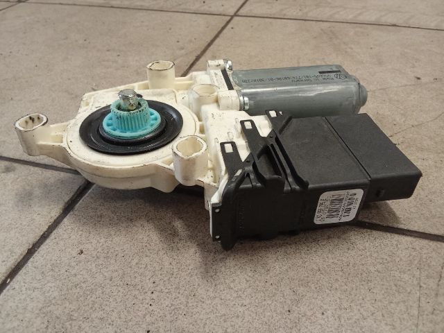 bontott VW GOLF V Bal hátsó Ablakemelő Motor