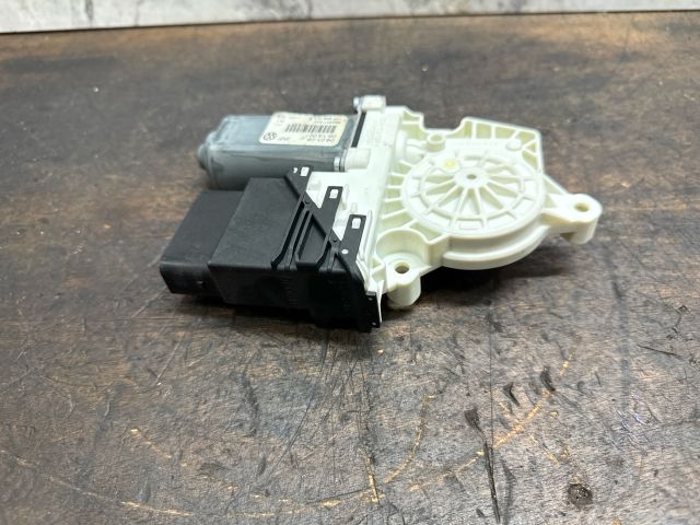 bontott VW GOLF V Bal hátsó Ablakemelő Motor