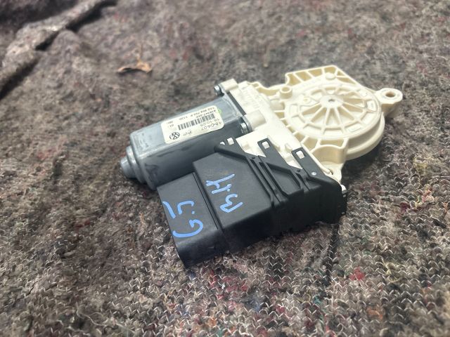 bontott VW GOLF V Bal hátsó Ablakemelő Motor