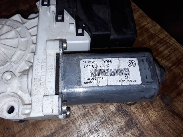 bontott VW GOLF V Bal hátsó Ablakemelő Motor