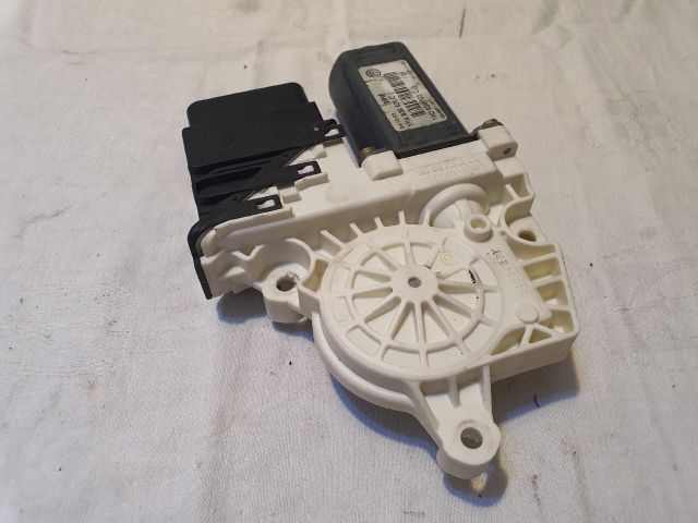 bontott VW GOLF V Bal hátsó Ablakemelő Motor