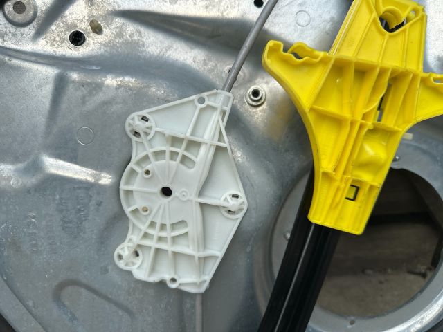 bontott VW GOLF V Bal hátsó Ablakemelő Szerkezet (Elektromos)