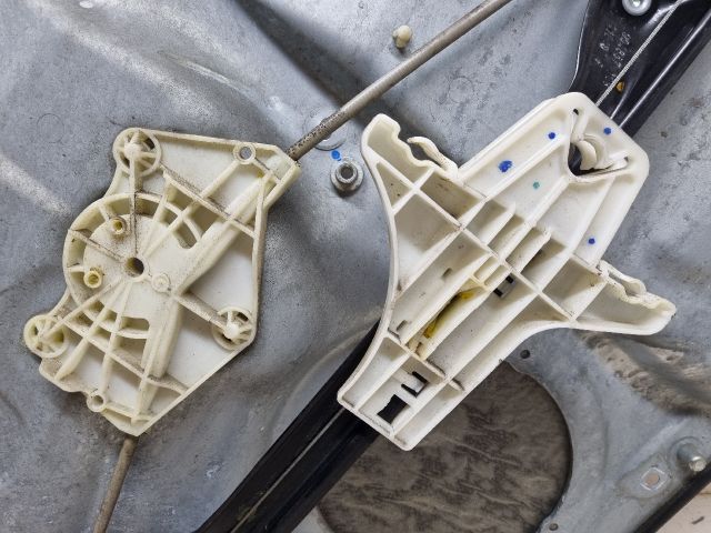 bontott VW GOLF V Bal hátsó Ablakemelő Szerkezet (Elektromos)