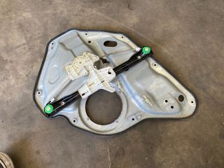 bontott VW GOLF V Bal hátsó Ablakemelő Szerkezet (Elektromos)