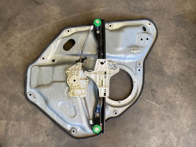 bontott VW GOLF V Bal hátsó Ablakemelő Szerkezet (Elektromos)